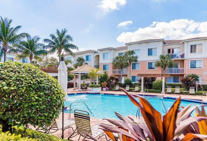 For Rent: $1,850 (1 beds, 1 baths, 604 Square Feet)