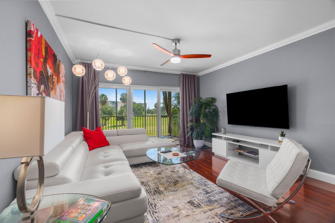 Active With Contract: $224,424 (1 beds, 1 baths, 960 Square Feet)