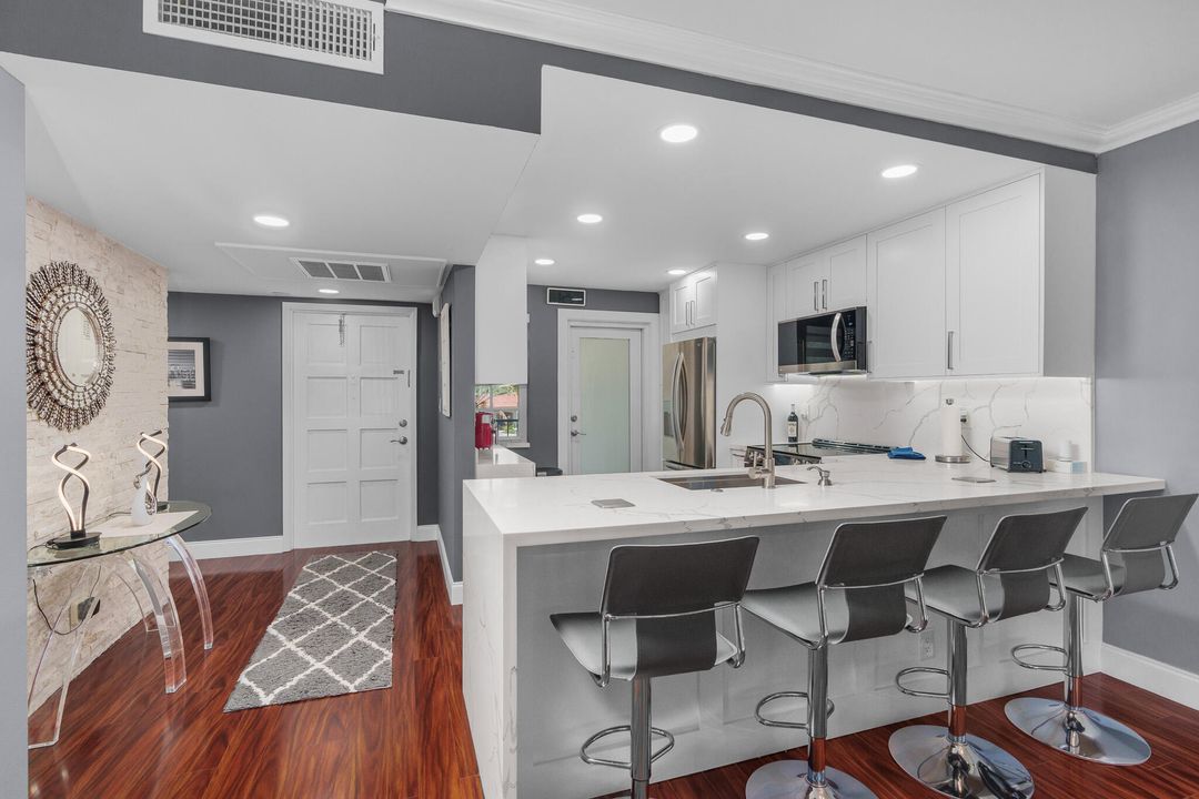 Active With Contract: $224,424 (1 beds, 1 baths, 960 Square Feet)