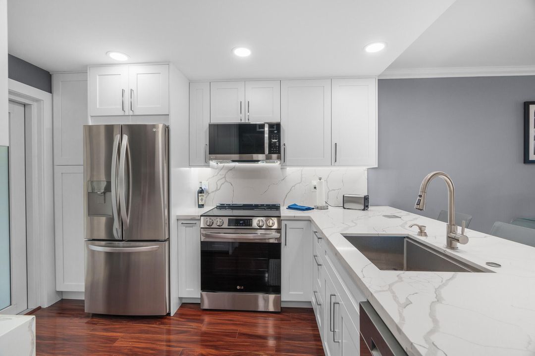 Active With Contract: $224,424 (1 beds, 1 baths, 960 Square Feet)