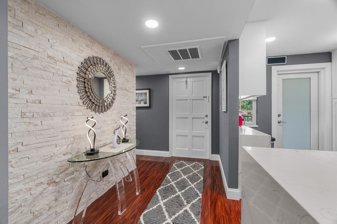 Active With Contract: $224,424 (1 beds, 1 baths, 960 Square Feet)