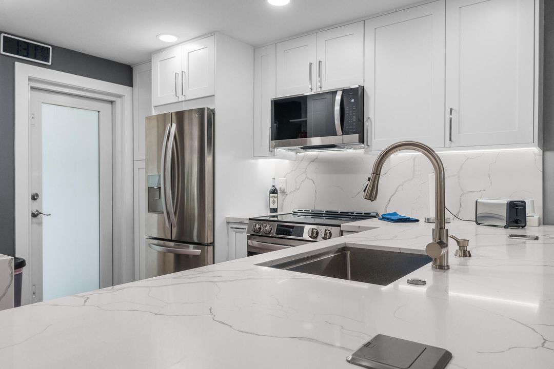 Active With Contract: $224,424 (1 beds, 1 baths, 960 Square Feet)