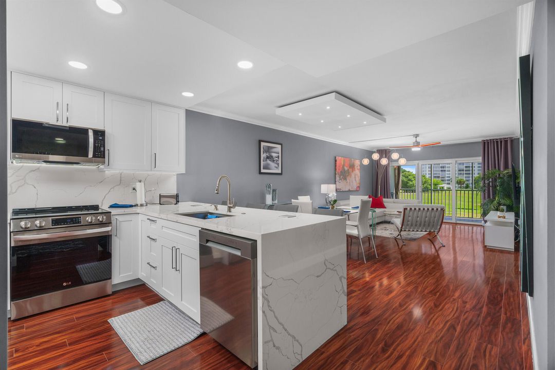 Active With Contract: $224,424 (1 beds, 1 baths, 960 Square Feet)