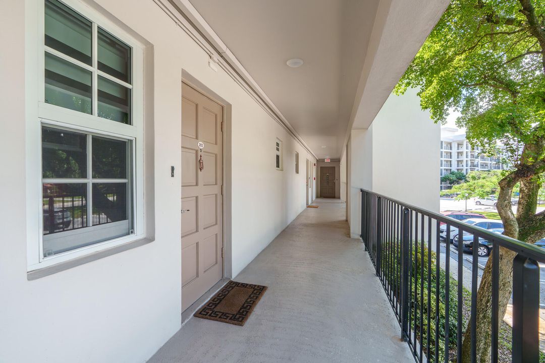 Active With Contract: $224,424 (1 beds, 1 baths, 960 Square Feet)