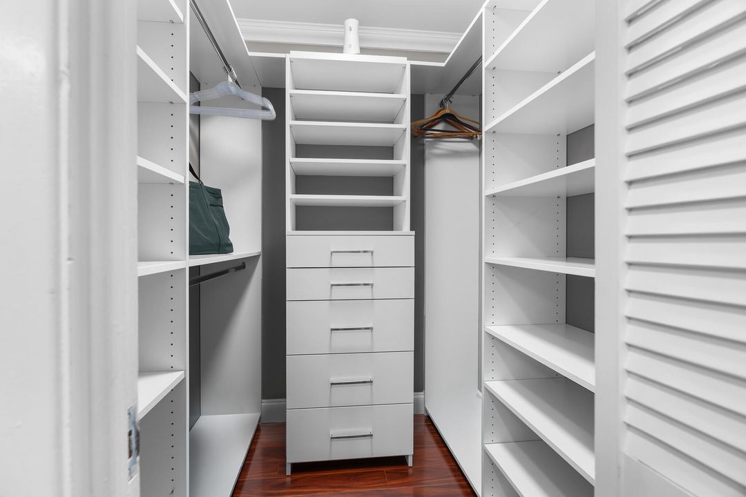 Active With Contract: $224,424 (1 beds, 1 baths, 960 Square Feet)