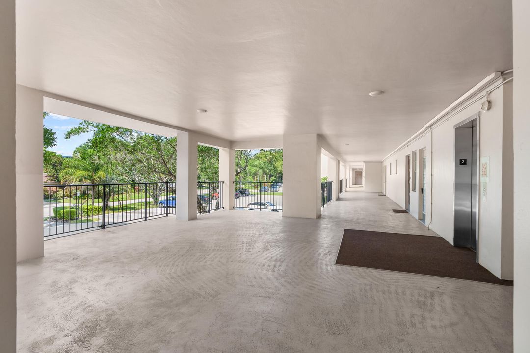 Active With Contract: $224,424 (1 beds, 1 baths, 960 Square Feet)