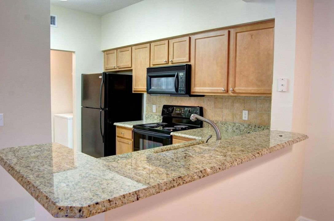 For Rent: $1,850 (1 beds, 1 baths, 604 Square Feet)