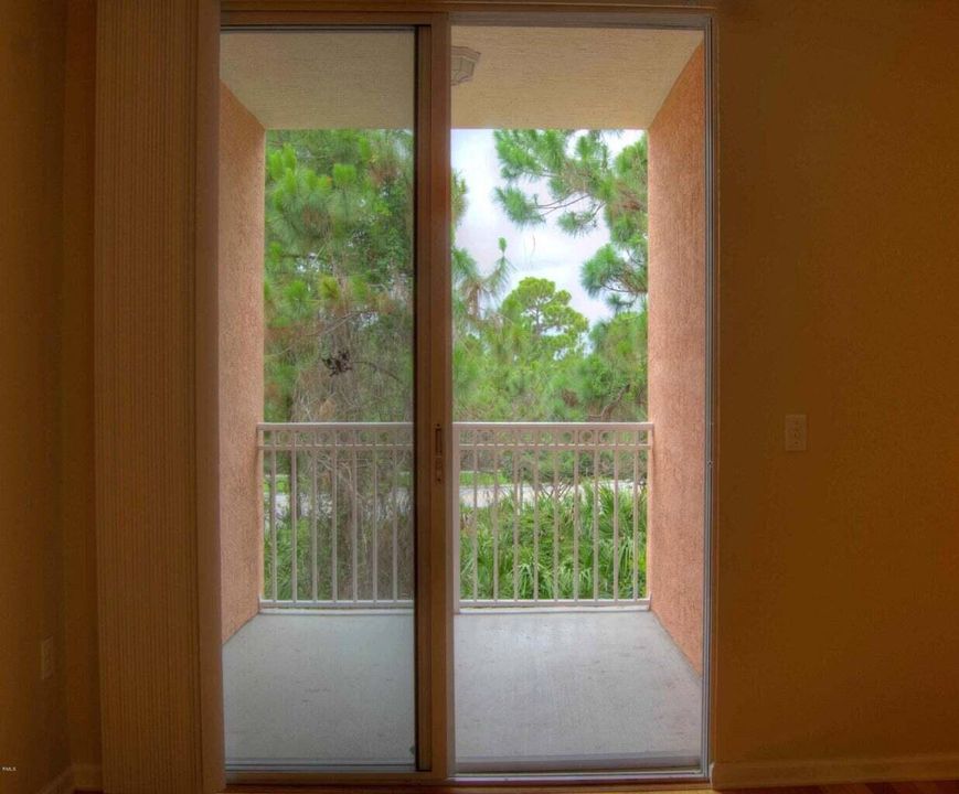 For Rent: $1,850 (1 beds, 1 baths, 604 Square Feet)