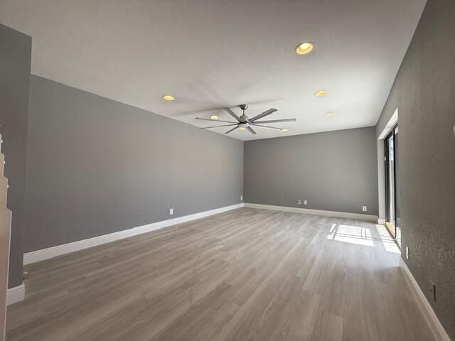 Activo con contrato: $435,000 (3 camas, 2 baños, 1449 Pies cuadrados)