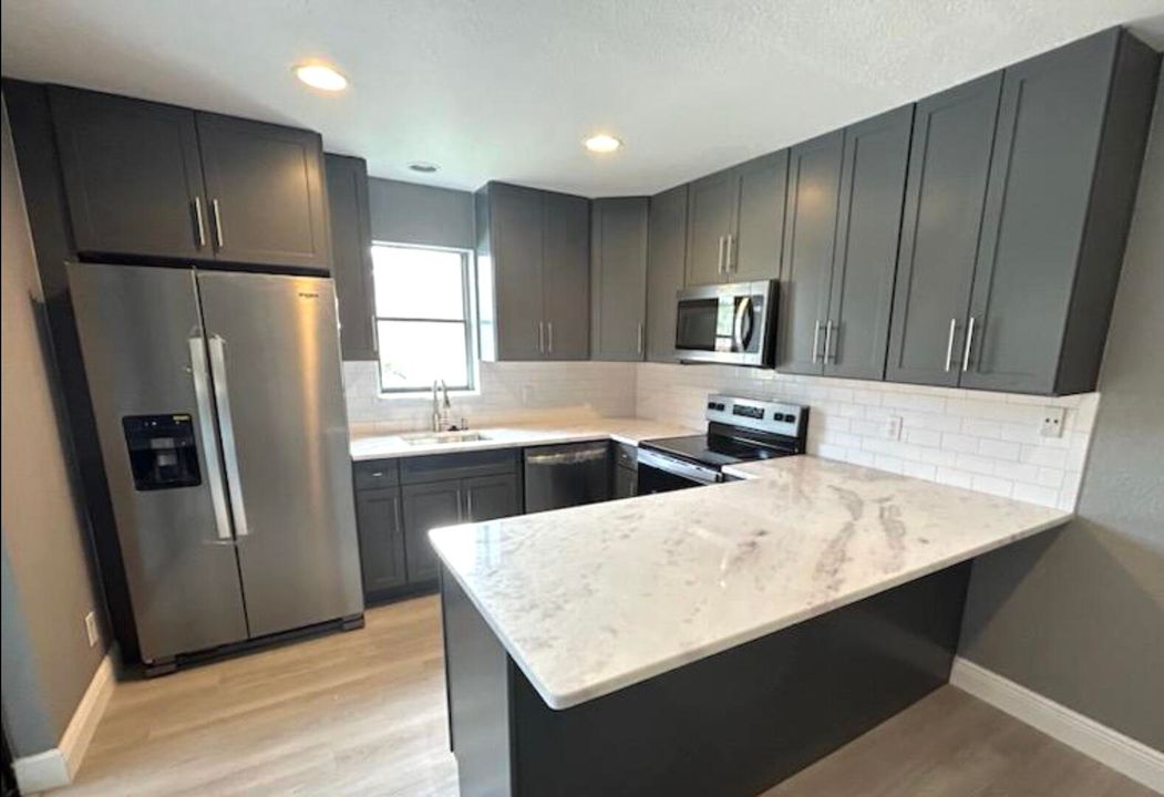 Activo con contrato: $435,000 (3 camas, 2 baños, 1449 Pies cuadrados)