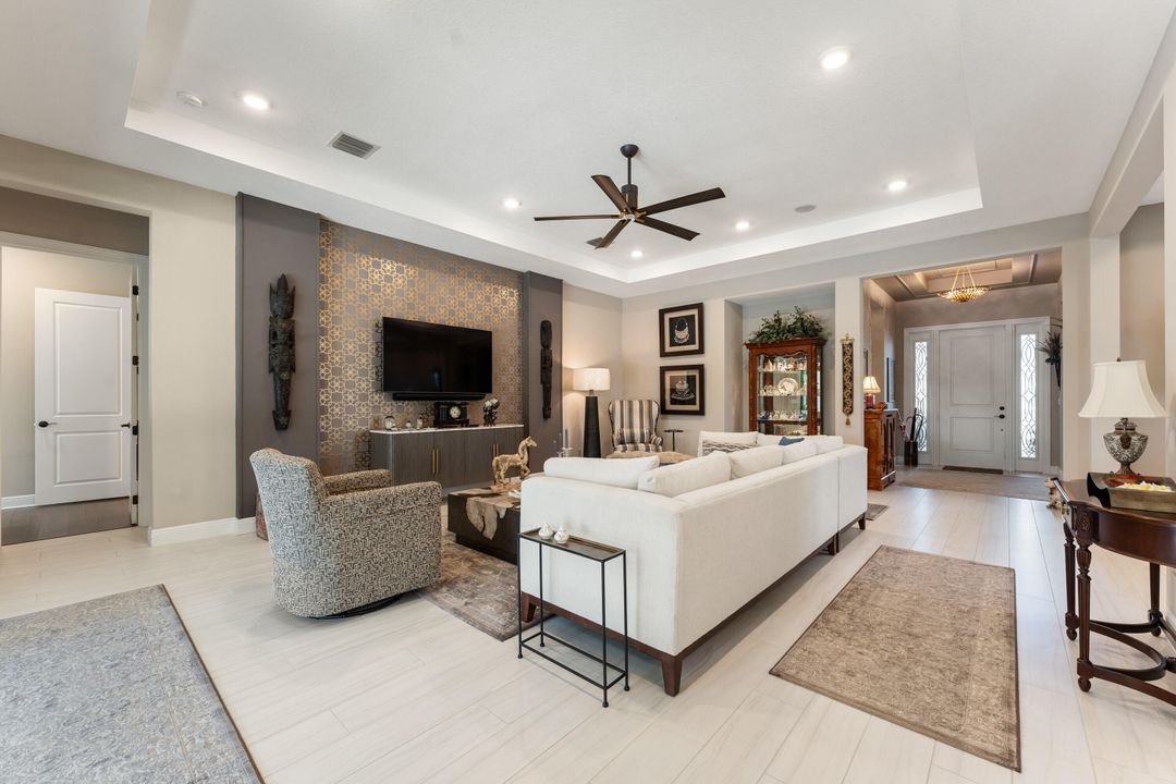 Activo con contrato: $829,900 (3 camas, 3 baños, 2766 Pies cuadrados)