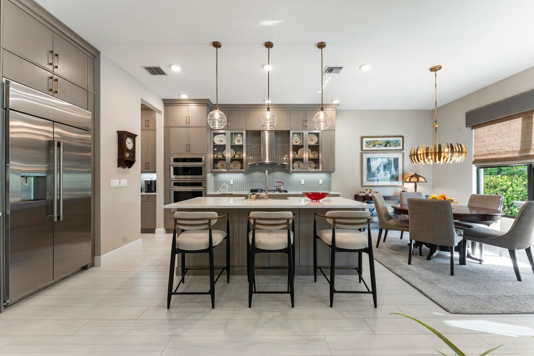 Activo con contrato: $829,900 (3 camas, 3 baños, 2766 Pies cuadrados)