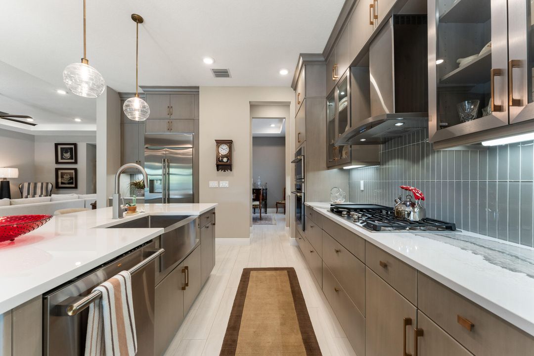 Activo con contrato: $829,900 (3 camas, 3 baños, 2766 Pies cuadrados)