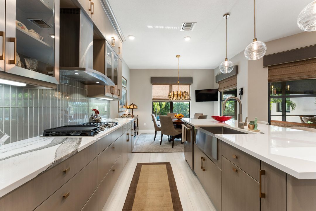 Activo con contrato: $829,900 (3 camas, 3 baños, 2766 Pies cuadrados)