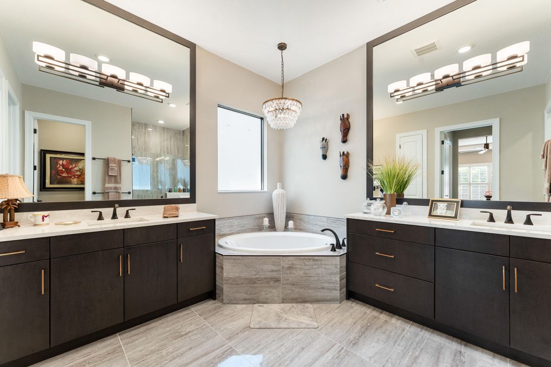 Activo con contrato: $829,900 (3 camas, 3 baños, 2766 Pies cuadrados)