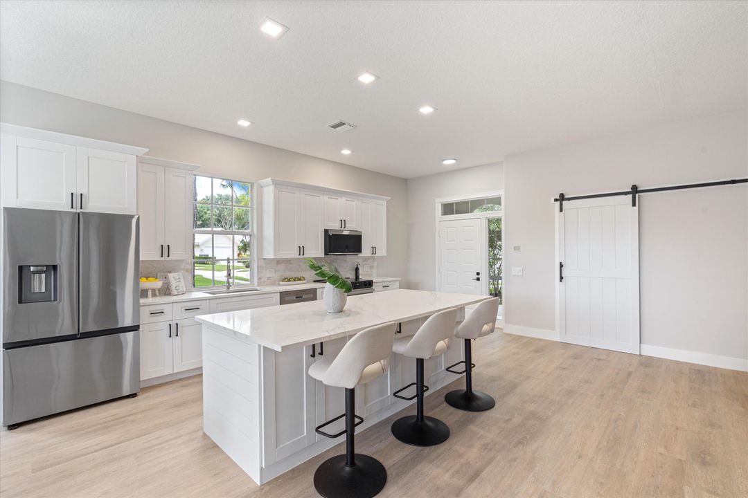 En Venta: $695,000 (3 camas, 2 baños, 1552 Pies cuadrados)