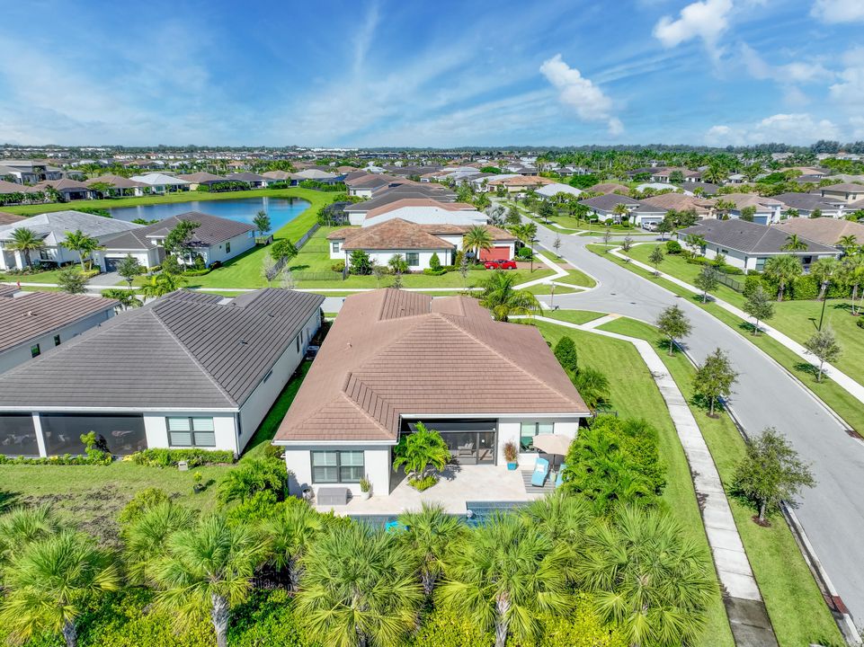 Activo con contrato: $829,900 (3 camas, 3 baños, 2766 Pies cuadrados)