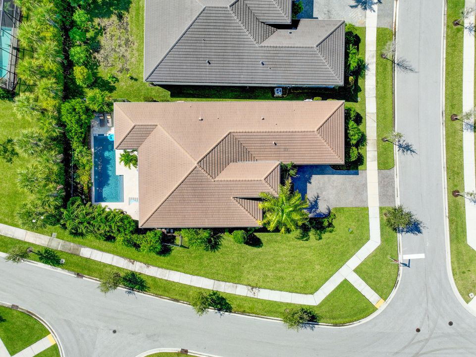 Activo con contrato: $829,900 (3 camas, 3 baños, 2766 Pies cuadrados)