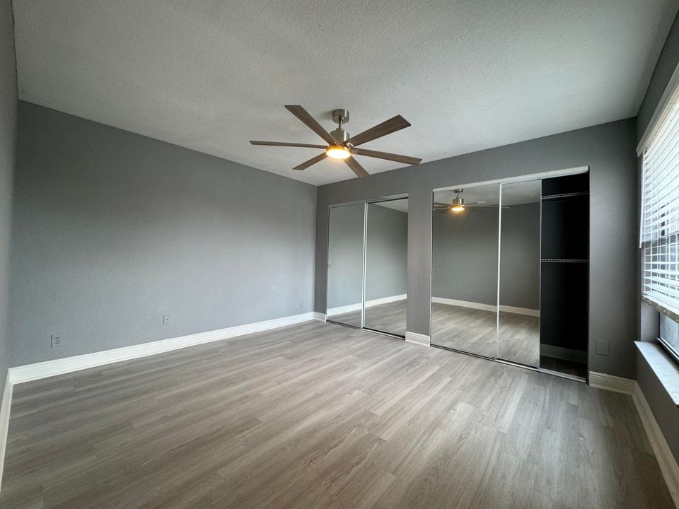 Activo con contrato: $435,000 (3 camas, 2 baños, 1449 Pies cuadrados)