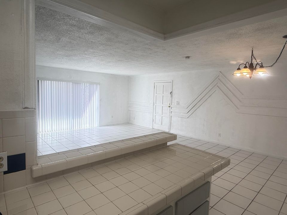 合同活跃: $1,650 (2 贝兹, 1 浴室, 1100 平方英尺)