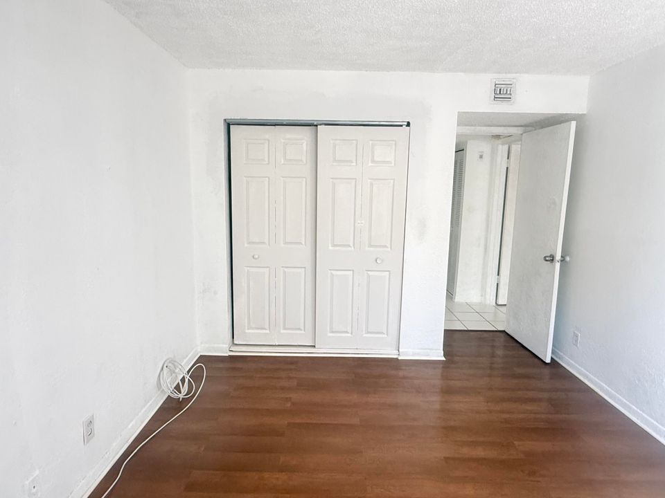 合同活跃: $1,650 (2 贝兹, 1 浴室, 1100 平方英尺)