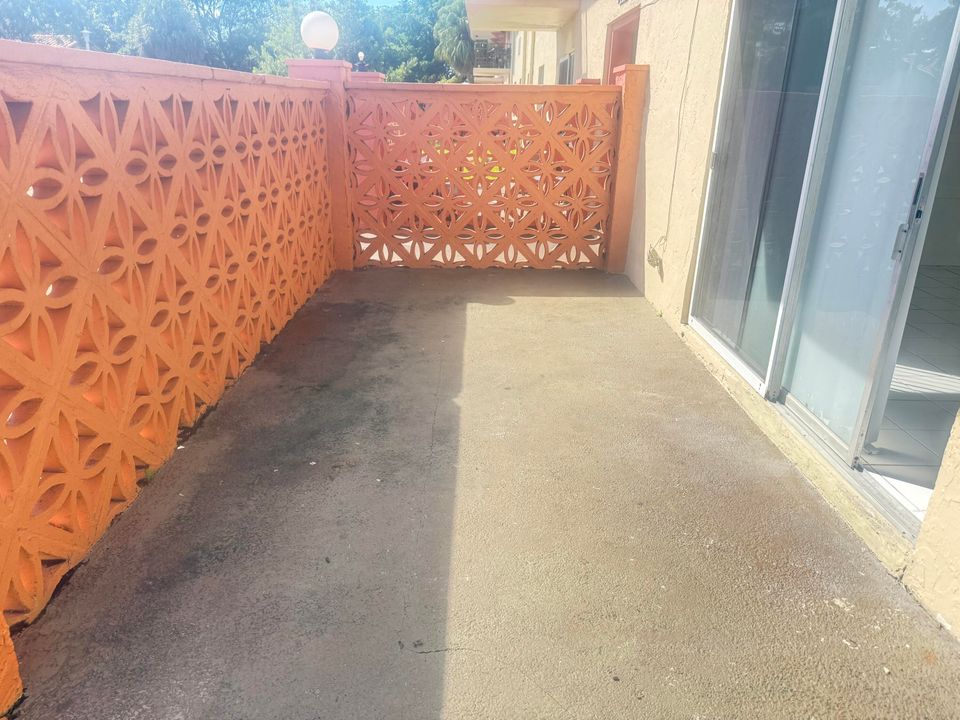 合同活跃: $1,650 (2 贝兹, 1 浴室, 1100 平方英尺)