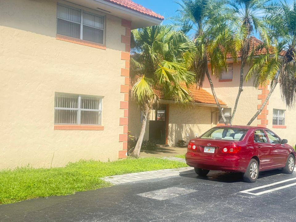 合同活跃: $1,650 (2 贝兹, 1 浴室, 1100 平方英尺)