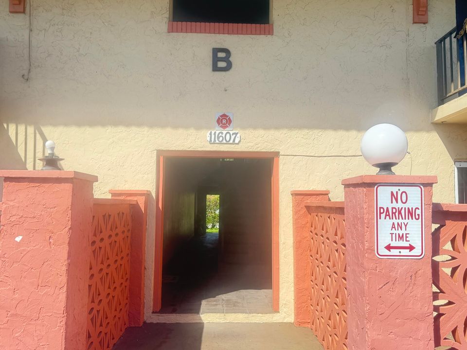 合同活跃: $1,650 (2 贝兹, 1 浴室, 1100 平方英尺)