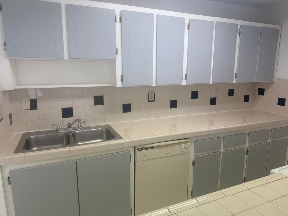 合同活跃: $1,650 (2 贝兹, 1 浴室, 1100 平方英尺)