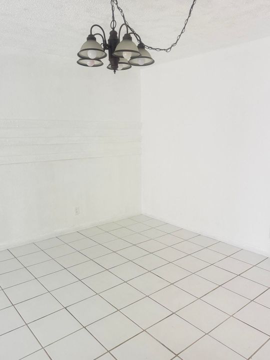 合同活跃: $1,650 (2 贝兹, 1 浴室, 1100 平方英尺)