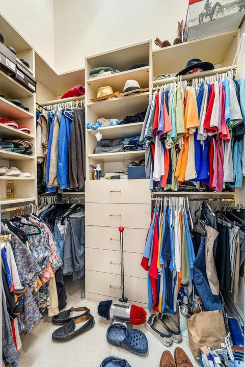 Activo con contrato: $999,000 (3 camas, 4 baños, 2843 Pies cuadrados)