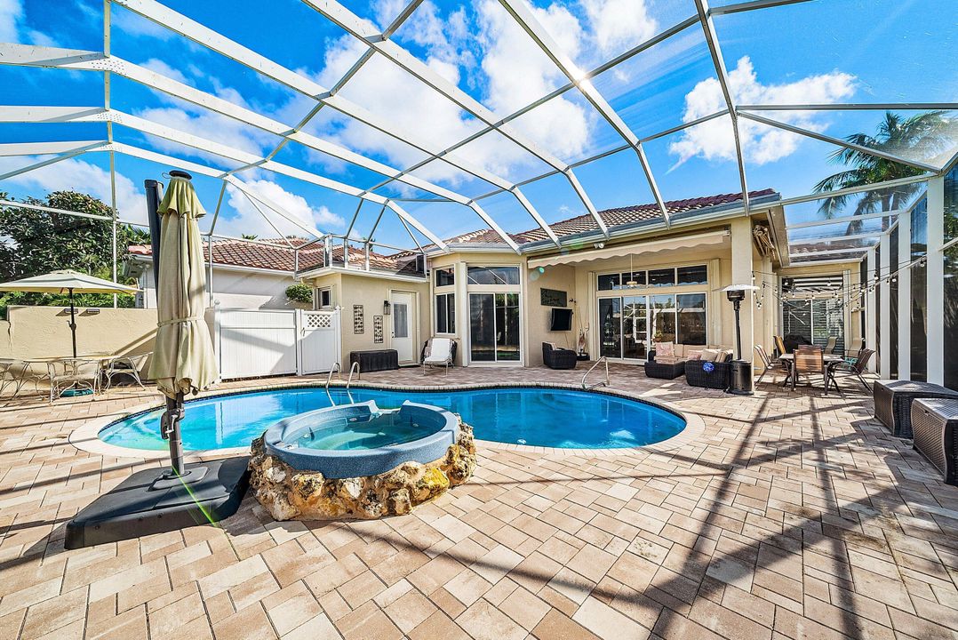 Activo con contrato: $999,000 (3 camas, 4 baños, 2843 Pies cuadrados)