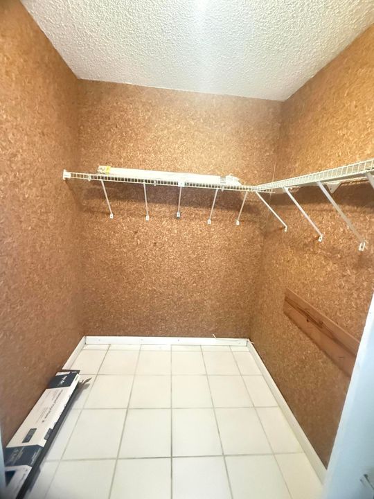 合同活跃: $1,650 (2 贝兹, 1 浴室, 1100 平方英尺)