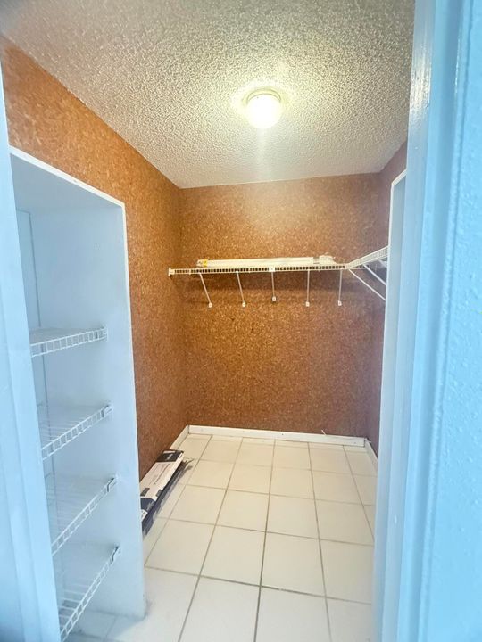 合同活跃: $1,650 (2 贝兹, 1 浴室, 1100 平方英尺)