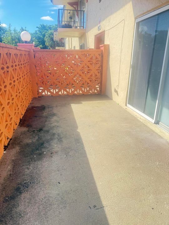 合同活跃: $1,650 (2 贝兹, 1 浴室, 1100 平方英尺)