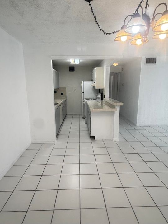 合同活跃: $1,650 (2 贝兹, 1 浴室, 1100 平方英尺)