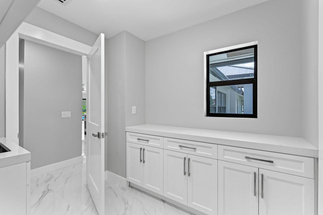 For Sale: $2,639,000 (5 beds, 3 baths, 3314 Square Feet)