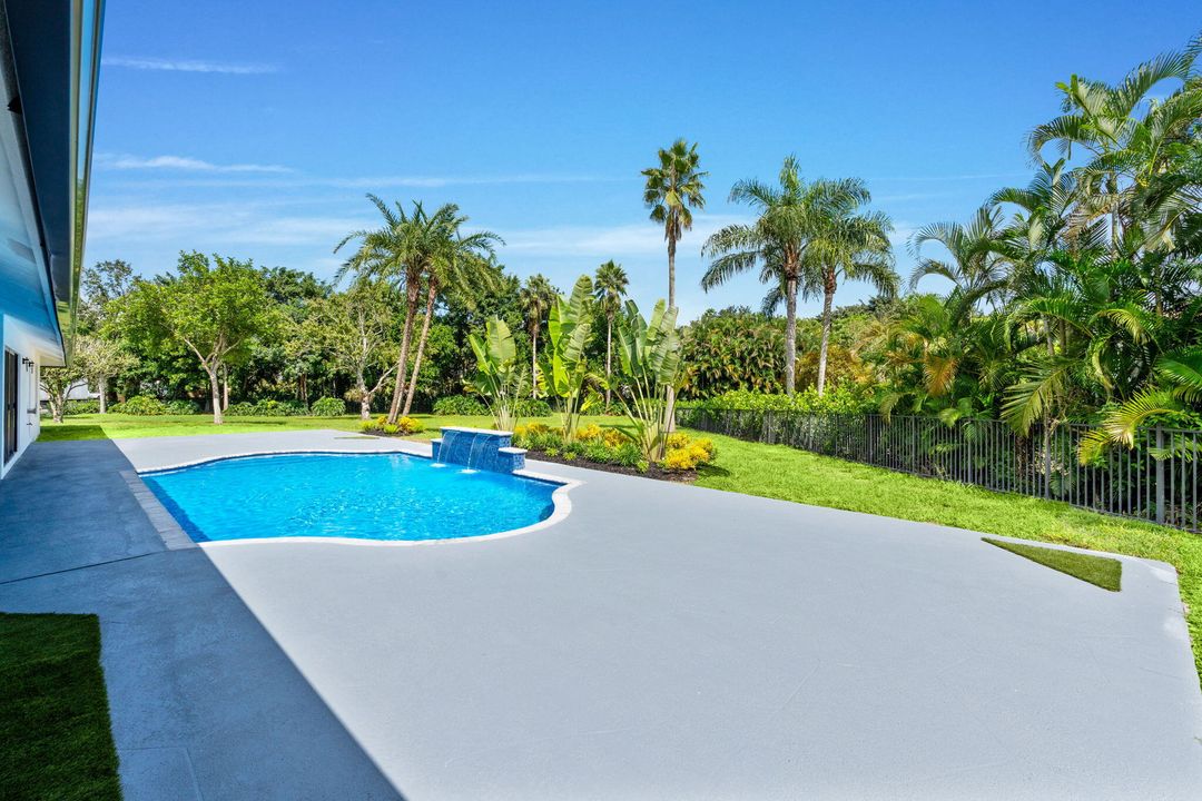 For Sale: $2,639,000 (5 beds, 3 baths, 3314 Square Feet)