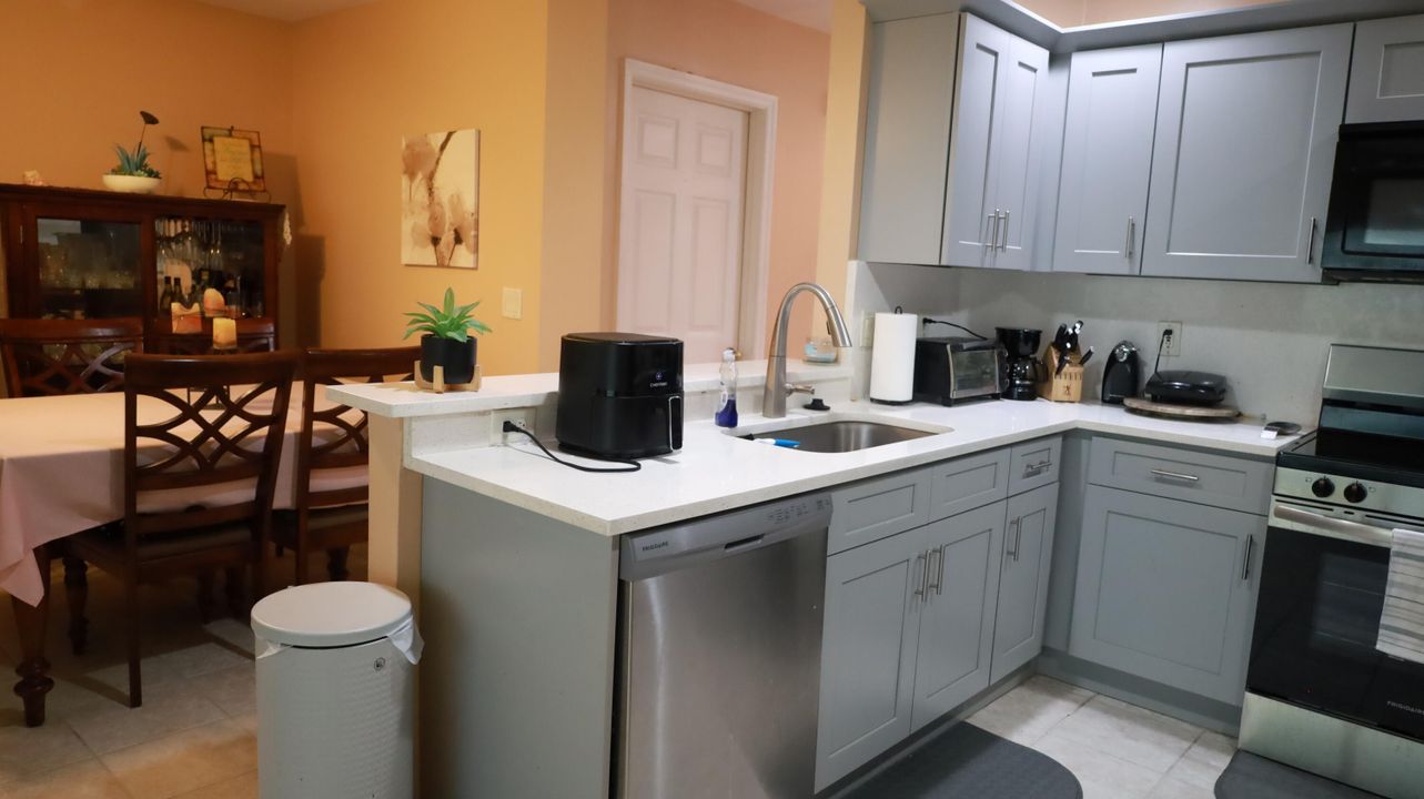 For Sale: $432,900 (3 beds, 3 baths, 1468 Square Feet)