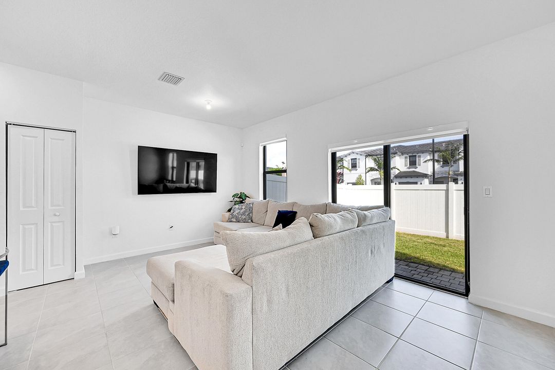 待售: $495,999 (3 贝兹, 2 浴室, 1419 平方英尺)