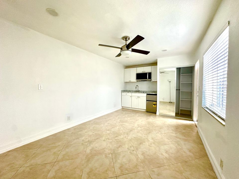 Под контрактом: $1,150 (1 спален, 1 ванн, 500 Квадратных фут)