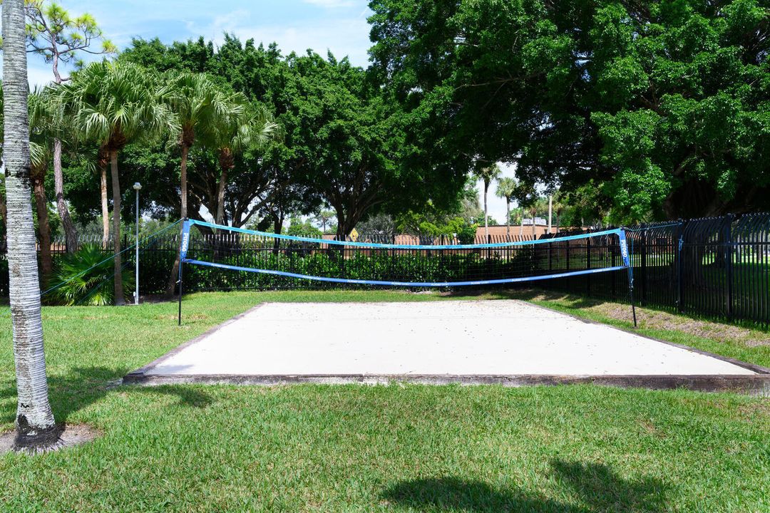 Под контрактом: $285,000 (3 спален, 3 ванн, 1488 Квадратных фут)