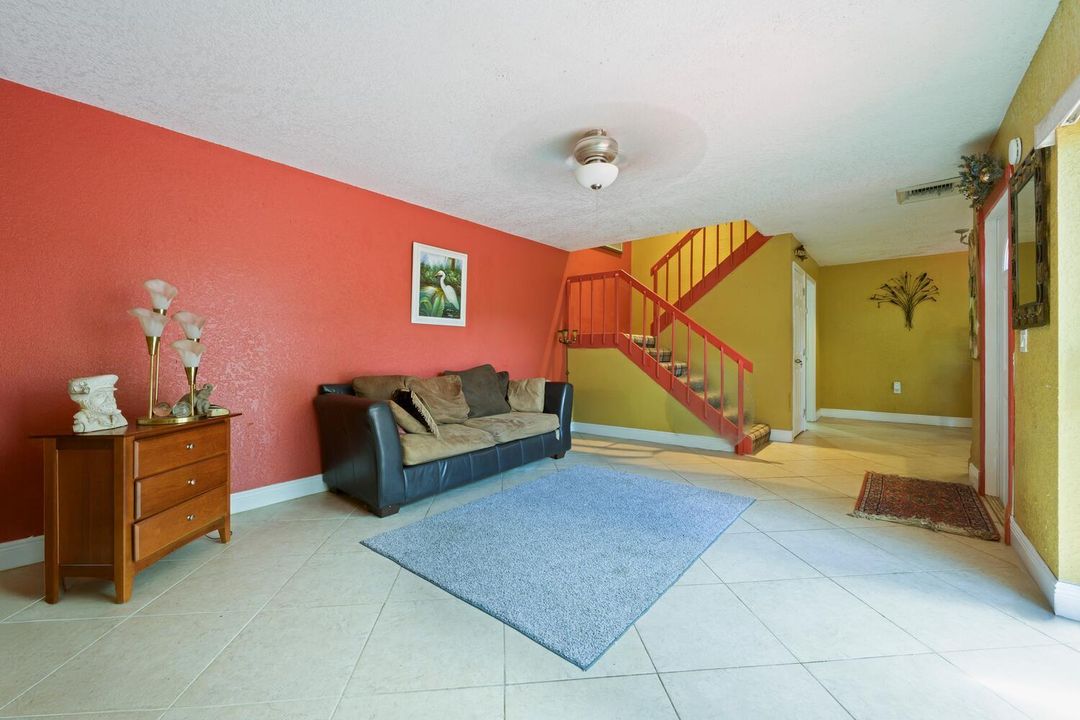 Под контрактом: $285,000 (3 спален, 3 ванн, 1488 Квадратных фут)