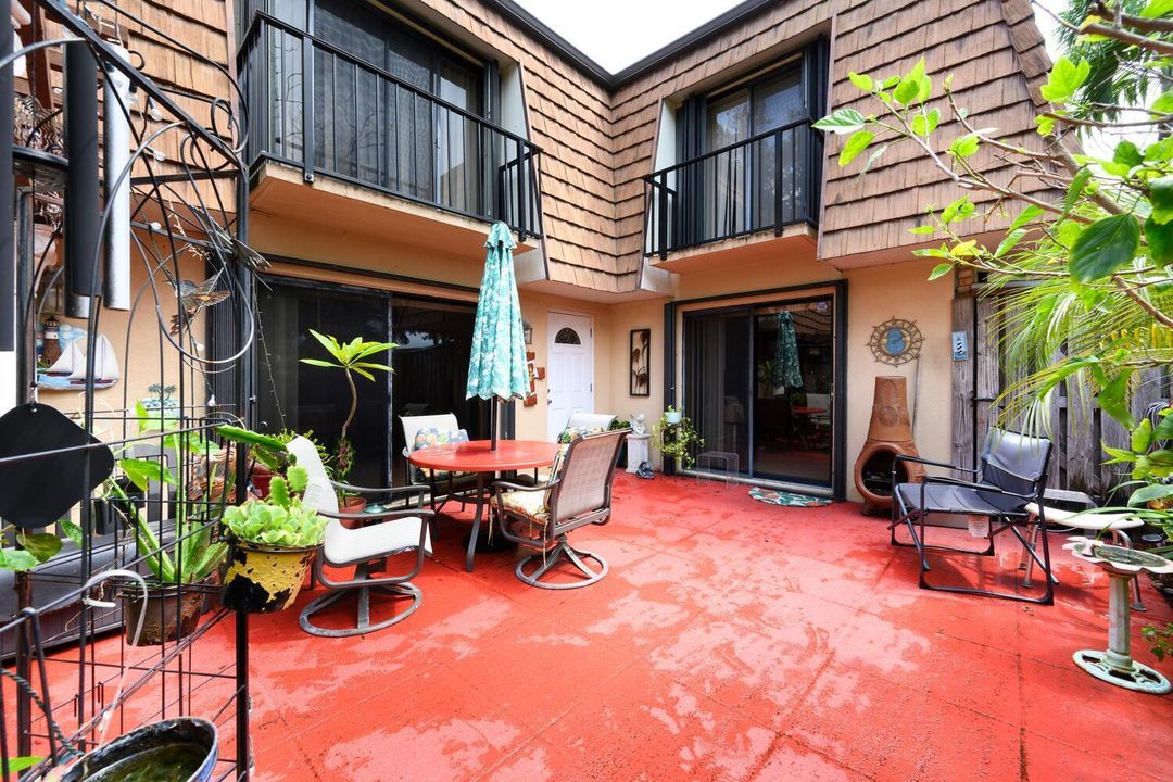 Под контрактом: $285,000 (3 спален, 3 ванн, 1488 Квадратных фут)