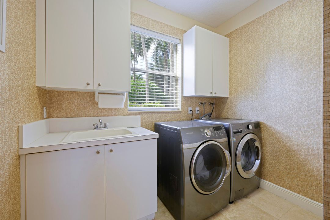 For Sale: $1,575,000 (5 beds, 4 baths, 3701 Square Feet)