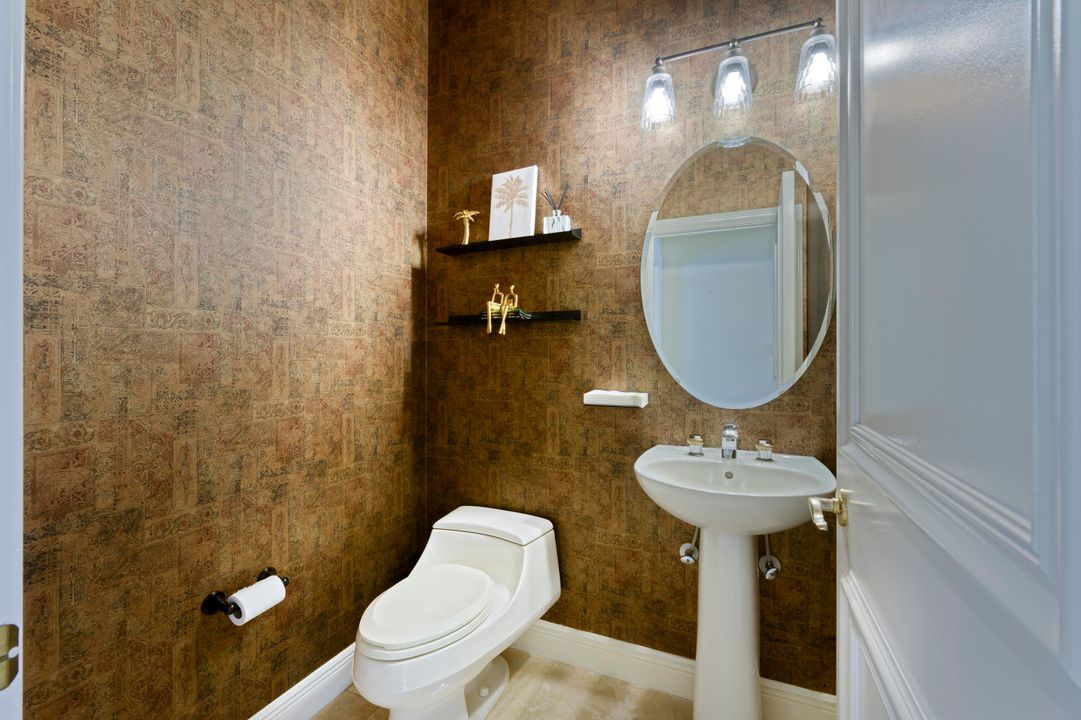 For Sale: $1,575,000 (5 beds, 4 baths, 3701 Square Feet)