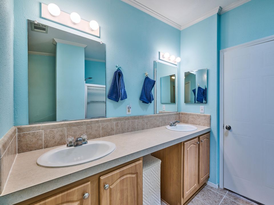 待售: $125,000 (3 贝兹, 2 浴室, 1560 平方英尺)