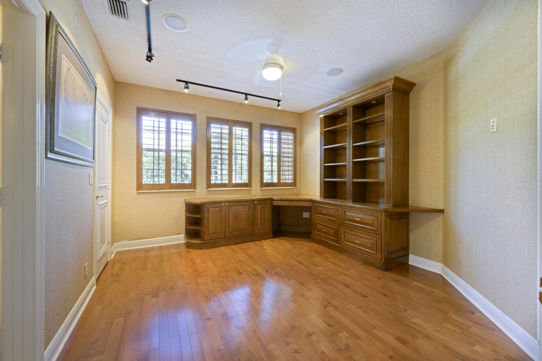 For Sale: $1,575,000 (5 beds, 4 baths, 3701 Square Feet)