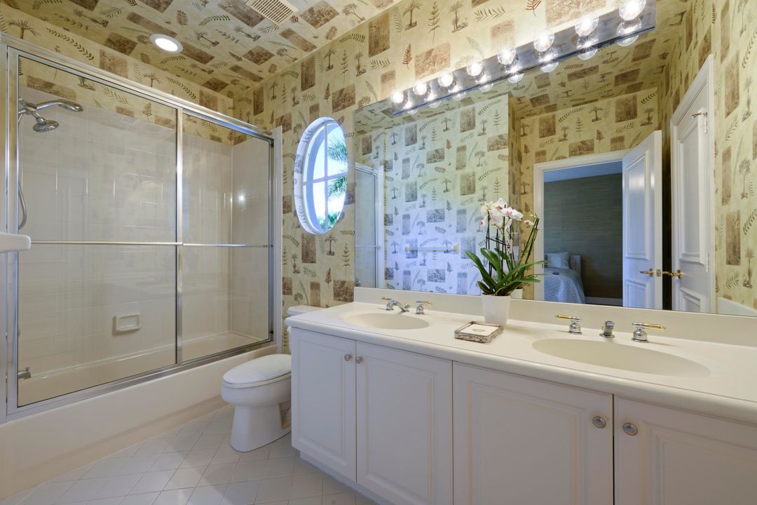 For Sale: $1,575,000 (5 beds, 4 baths, 3701 Square Feet)