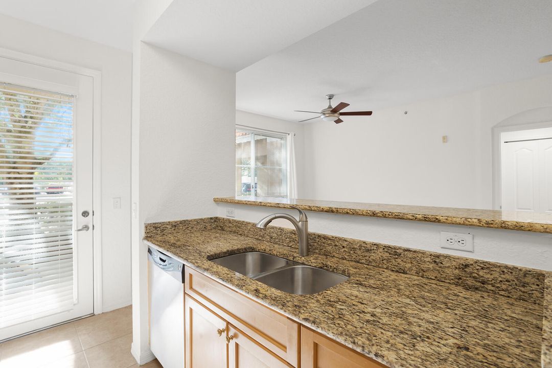 合同活跃: $2,075 (1 贝兹, 1 浴室, 815 平方英尺)